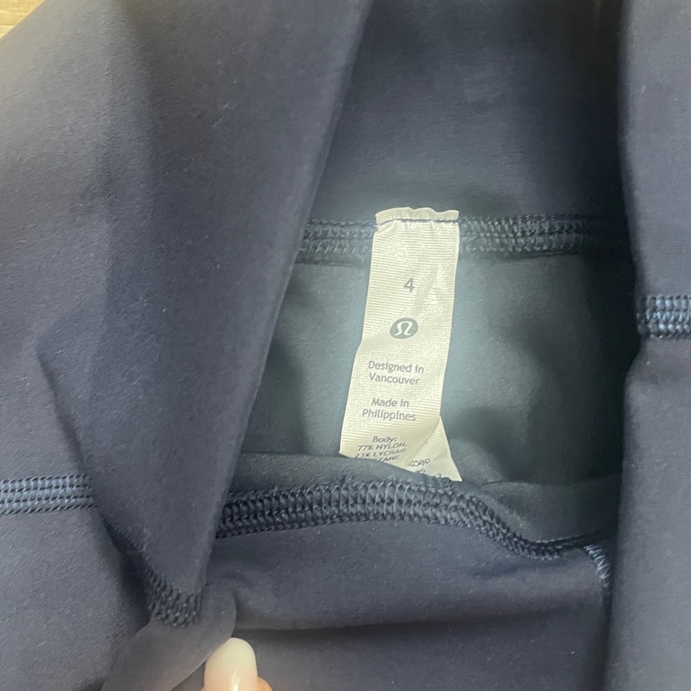 lululemon athletica navy Wunder Train Leggings 28” inseam size 4 - Picture 3 of 5